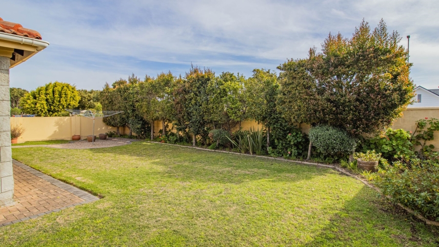 3 Bedroom Property for Sale in Sandbaai Western Cape